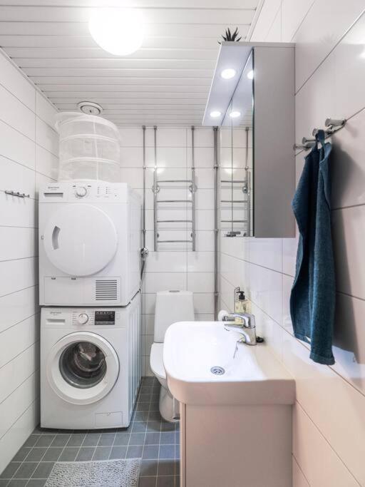 Cozy Roomy Studio Flat Next To Tram Stop @ Kallio Helsinki Exterior photo