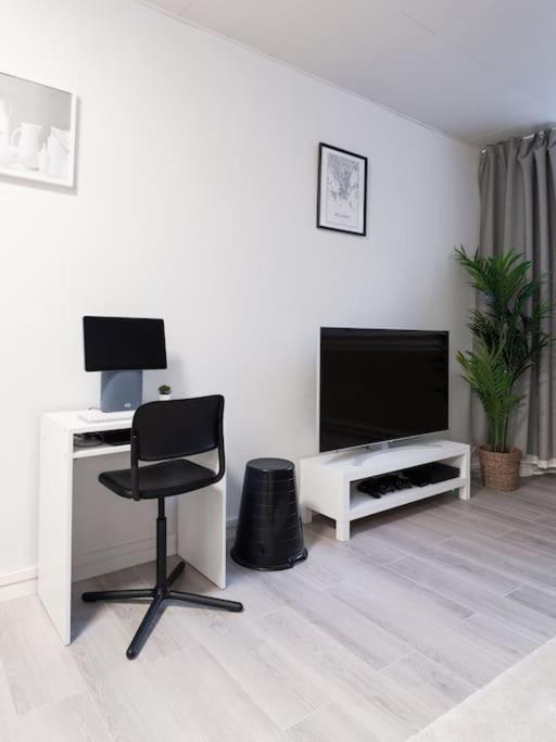 Cozy Roomy Studio Flat Next To Tram Stop @ Kallio Helsinki Exterior photo