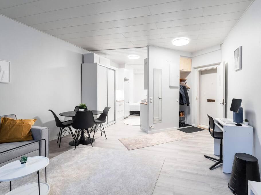 Cozy Roomy Studio Flat Next To Tram Stop @ Kallio Helsinki Exterior photo